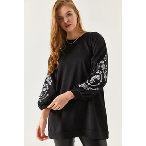 armonika Women's Black Round Neck Sweatshirt with Embossed Sleeves