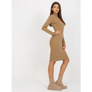 Camel basic everyday dress with a stripe above the knee