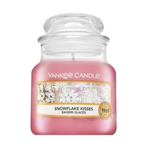 Yankee Candle Snowflake Kisses vonná svíčka 104 g