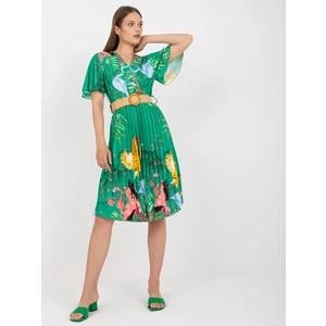 Green pleated dress with belt prints