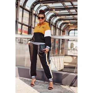 Women's sports set with mustard hood