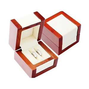 JK Box Svetlá drevená krabička na prsteň alebo náušnice DN-2/NA/A20