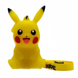 Pokémon figurka Pikachu - svítící přívěsek - 9 cm