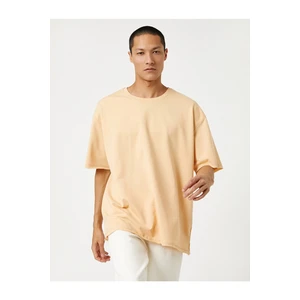 Koton Basic Oversize T-Shirt with a Crew Neck Short Sleeves.