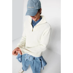 Trendyol Ecru Men's Regular Fit Zippered Turtleneck Knitwear Sweater.