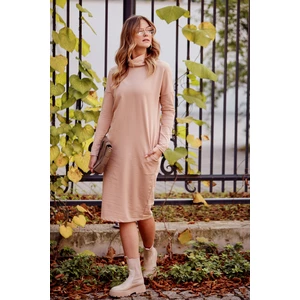 Loose dress with turtleneck and beige pockets