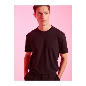 Koton Basic T-shirt with Label Detail Crew Neck Short Sleeved.