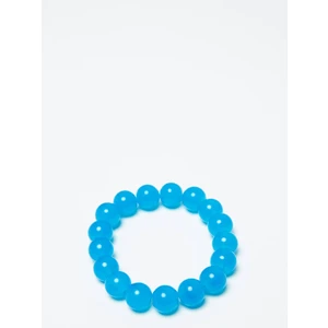 Bracelet of pearls on an azure elastic band