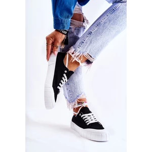 Women's Sneakers on the Black Comes platform