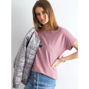 T-shirt with a dusty pink back neckline