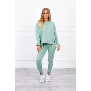 Set with an oversize blouse dark mint