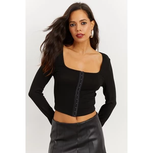 Cool & Sexy Women's Black Hooked Blouse B1868