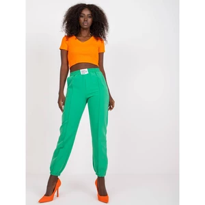 Dark green women's trousers in a fabric with a crease