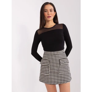White and black skirt with pockets
