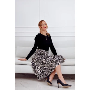 Pleated skirt with belt in black and beige