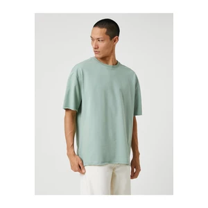 Koton Basic Oversize T-Shirt with a Crew Neck Short Sleeves.