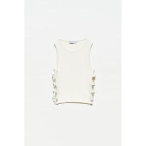 Dilvin 20109 Ring Detailed Crop Top-white