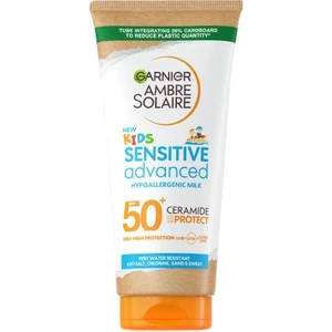 Garnier Ambre Solaire Sensitive Advanced ochranné opalovací mléko pro děti SPF 50+ 175 ml