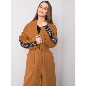 Light brown women´s coat with a belt