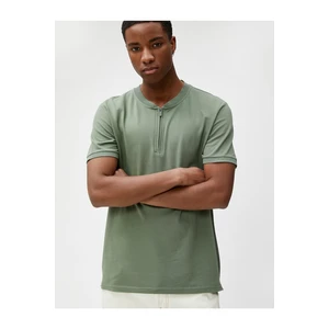Koton College T-Shirt. Crew Neck Short Sleeves Slogan Print Detailed.