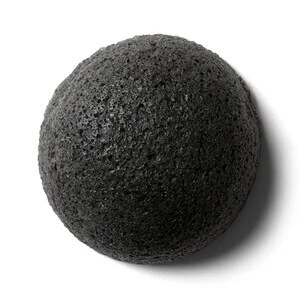 Erborian Accessories Konjac Sponge jemná exfoliačná hubka na tvár a telo Bamboo Charcoal