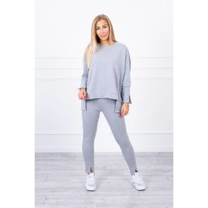 Set with an oversize blouse gray