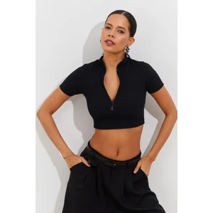 Cool & Sexy Women's Black Zippered Crop Blouse