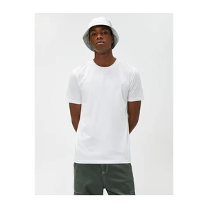 Koton Basic T-shirt with a Crew Neck Short Sleeves, Slim Fit.