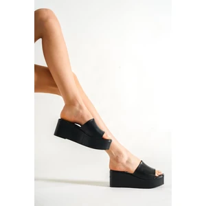 Capone Outfitters Capone Women's Wedge Heels and Single Strap Women's Flatform Slippers.