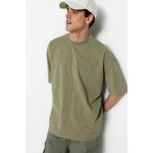 Trendyol Men's Basic Oversize/Wide Cut Crew Neck Short Sleeves 1 Cotton T-Shirt with an Worn/Faded Effect.