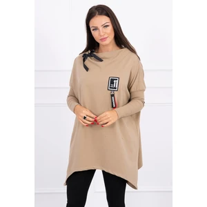 Oversize sweatshirt with asymmetrical sides camel