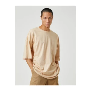 Koton Basic Oversize T-Shirt with a Crew Neck Short Sleeves.