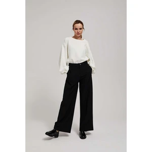 Wrinkled trousers with wide legs