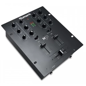 Numark M101-USB Mixer DJing