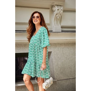 Loose green dress with puffed sleeves
