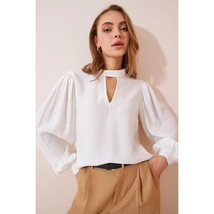 Happiness İstanbul Women's Ecru Cut Out Detailed Blouse