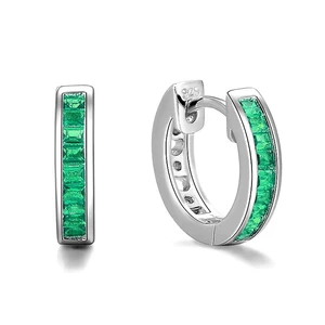 MOISS Stříbrné kruhové náušnice s zelenými zirkony E0002911