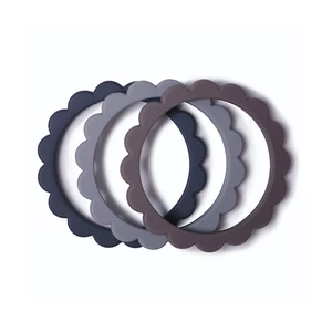 Mushie Flower Teething Bracelet kousátko Steel/Dove Gray/Stone 3 ks
