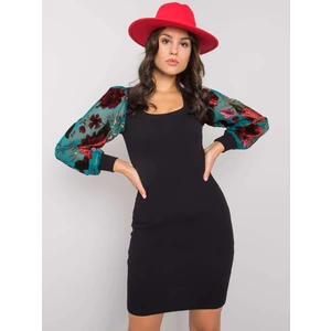 Black dress fitted with decorative Elyssa RUE PARIS sleeves