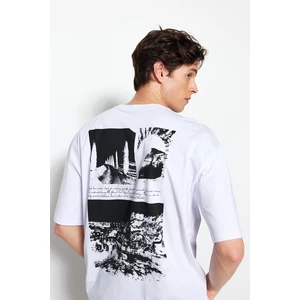 Trendyol White Men's Oversized/Wide Cut 100% Cotton Crew Neck T-Shirt with Photo Print.